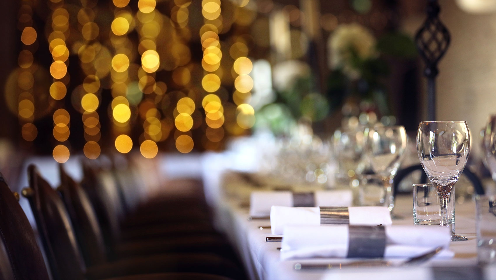 wedding guest dinner table